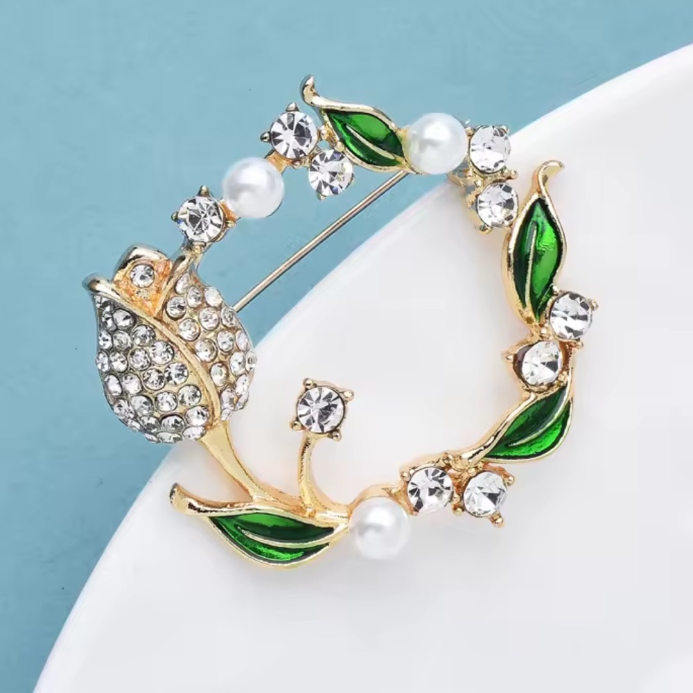 Tulip Floral Wreath Pearl Gold Brooch